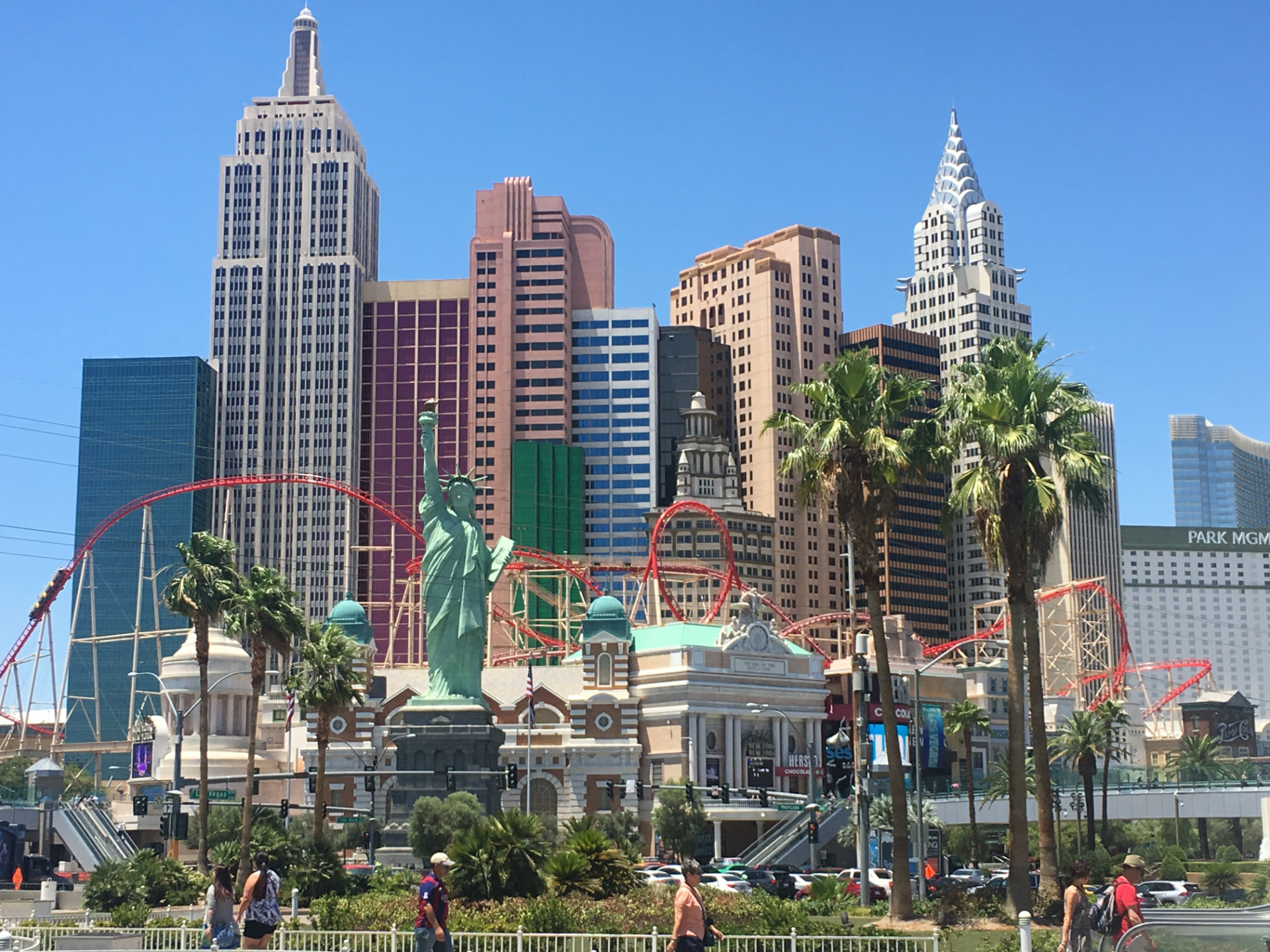 New York-New York in Las Vegas met het Vrijheidsbeeld en de Big Apple-achtbaan